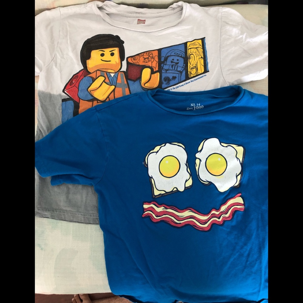 🎄 Bundle of 2 cute boys shirts. Both gently used